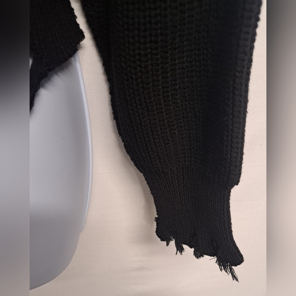 Forever 21 S Black Long Drop Sleeve Oversized Cropped Sweater Distressed - Picture 3 of 8